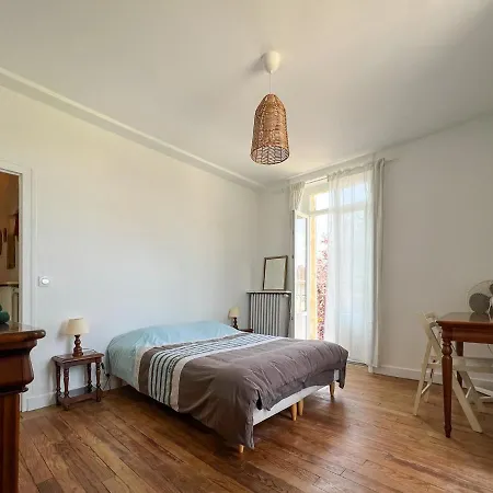 Maison Sainte-sabine * Castels