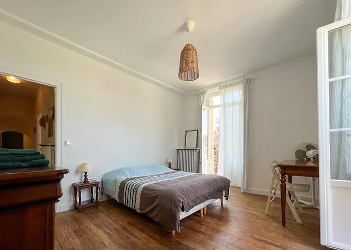 Maison Sainte-sabine * Castels