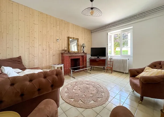 Maison Sainte-sabine * Castels